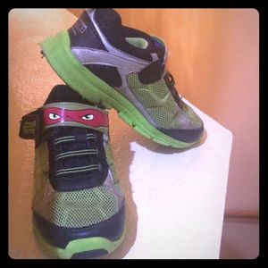 TMNT color changing Velcro sneakers 10.5 kids